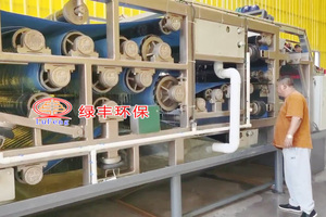 帶式壓榨脫水機(jī)適用于各種濕渣物料的渣水分離處理，如橙皮渣、蔬菜渣、馬鈴薯渣、甘庶渣